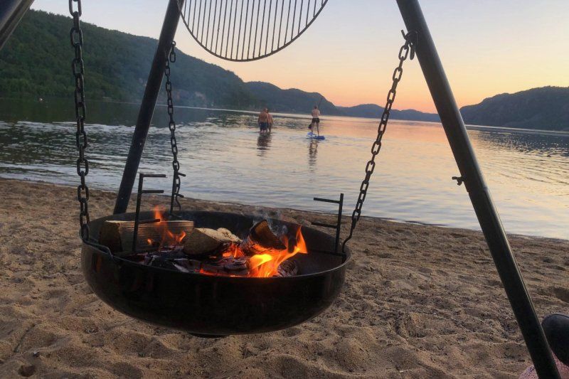 Camp Lyngdal barbecuen op het strand
