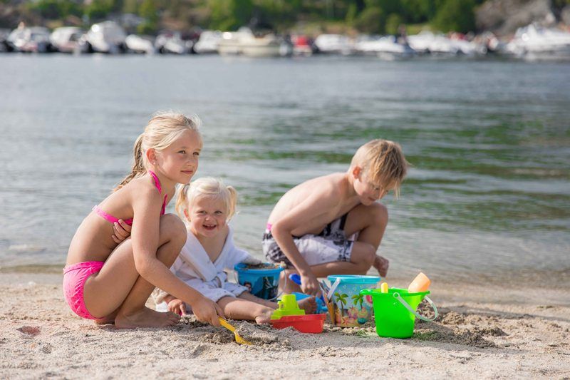 Lovisenberg Familiecamping spelen op het strand