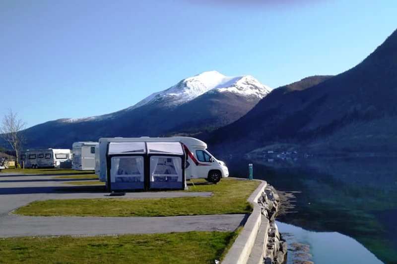 Saltkjelsnes Camping kamperen aan het fjord