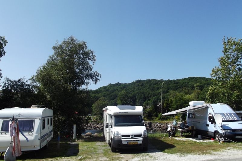 Steinsnes Camping Kampeerplaats aan de rivier