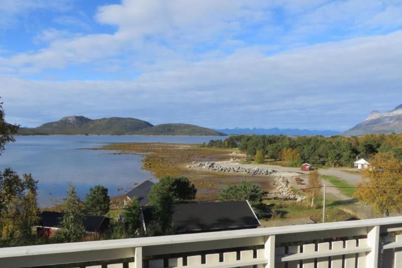 Ulvsvag Gjestgiveri og Fjordcamping ligging en uitzicht